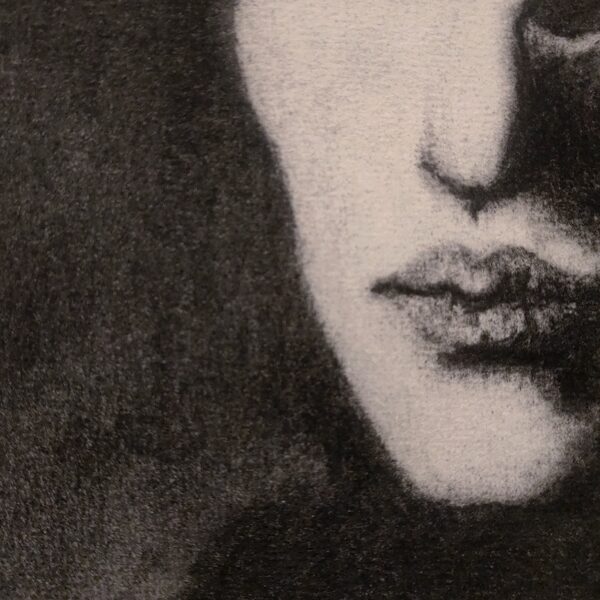 Ženskost, světlo a stín. - uhel na papíře 